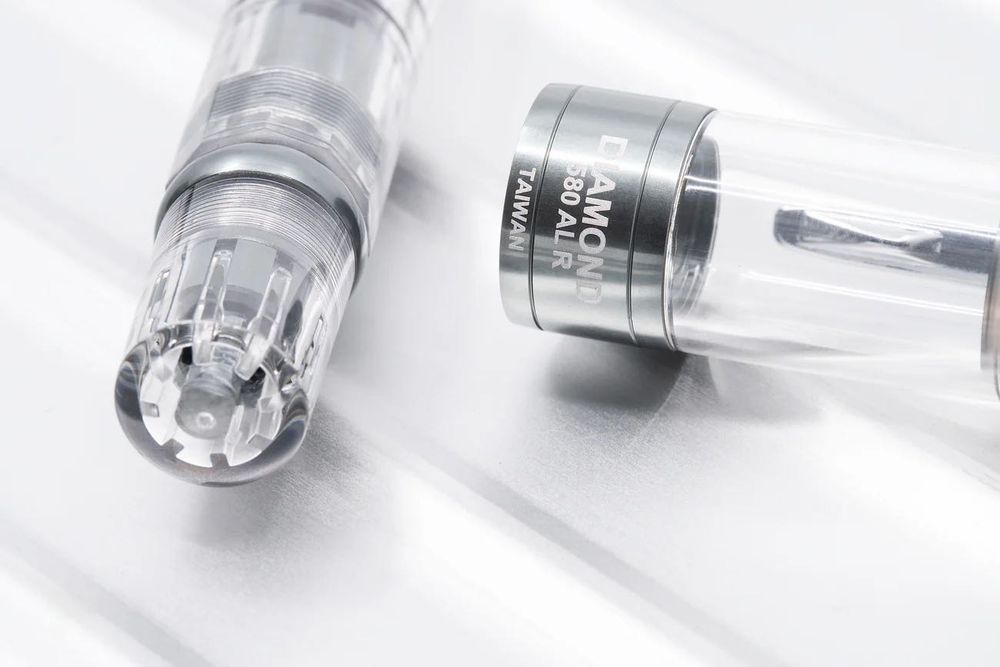 Stilou TWSBI Diamond 580 Nickel Gray cu penita M