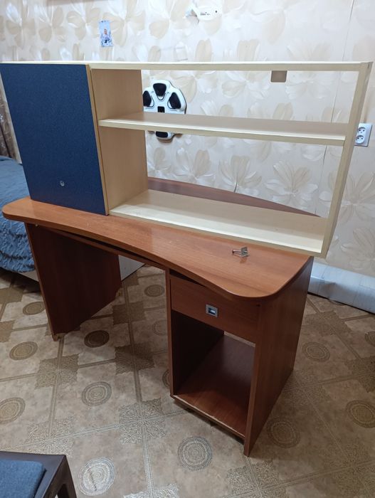 Рабочий стол, полочка