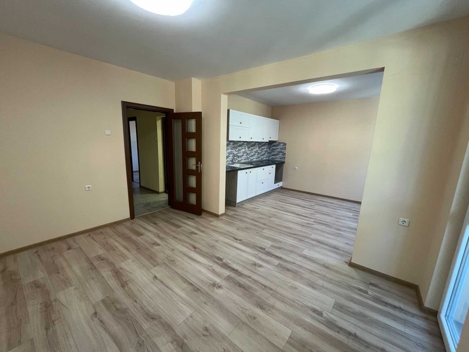 Продава се Тристаен апартамент в Казанлък - 95 кв.м за 1579 €/кв.м - Снимка #3