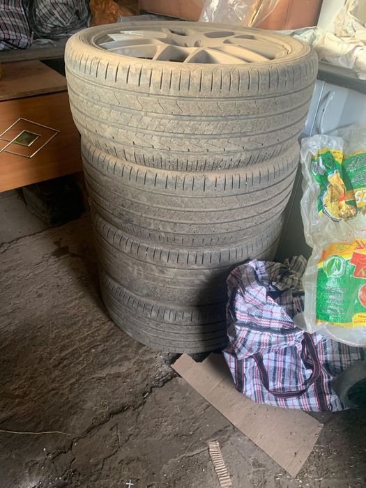 Продается  комплект шины с дискамм