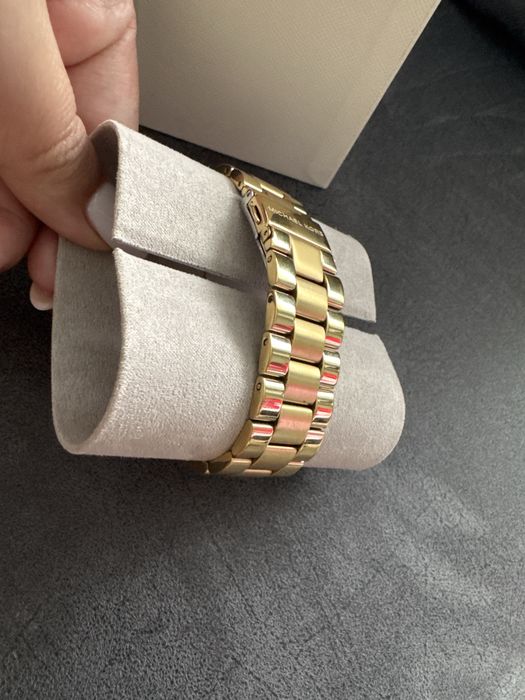 Часовник Michael Kors златист цвят