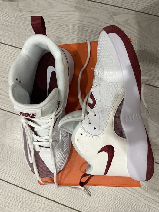 Кроссовки NIKE новые