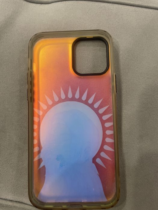 Продам чехол айфон 12-12про