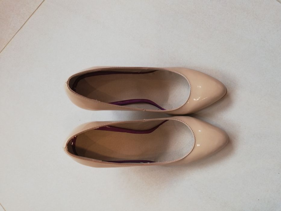 Pantofi Nude noi din lac și piele naturala, mar 36, îngust, toc 8 cm