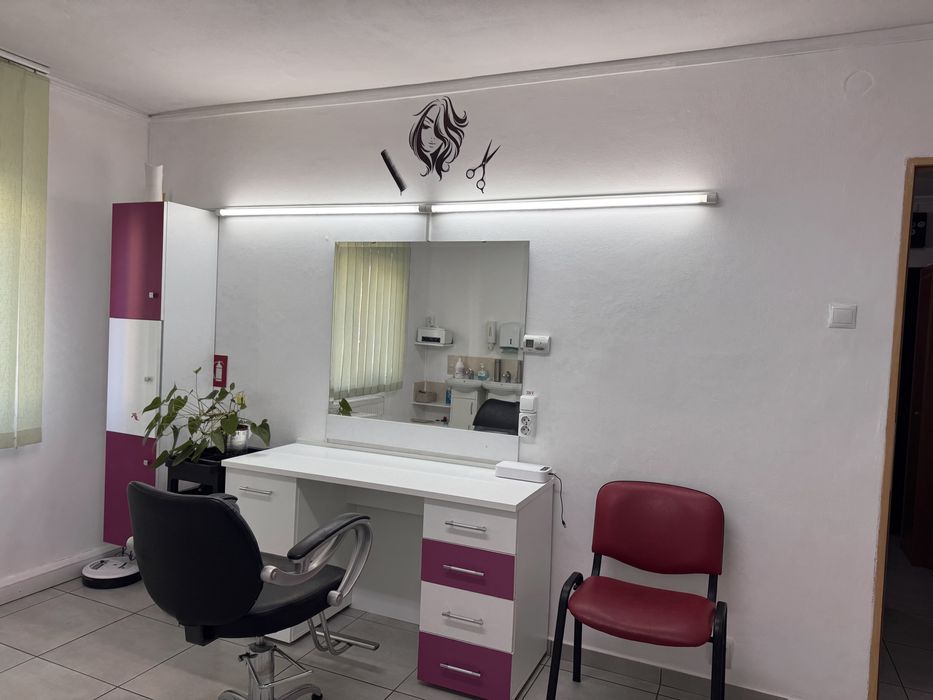 Închiriez post coafeza