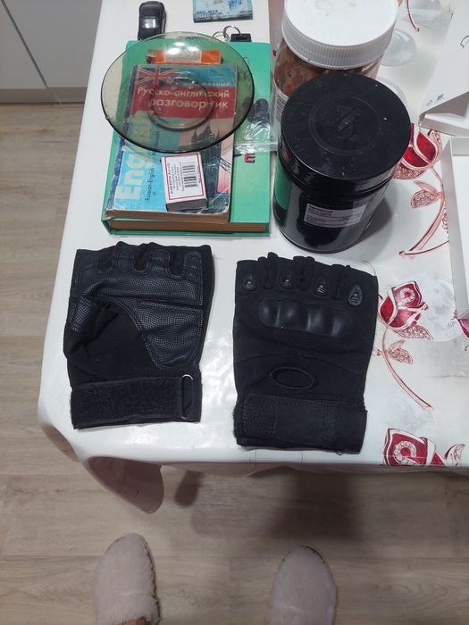 Перчатки боевые спортивная