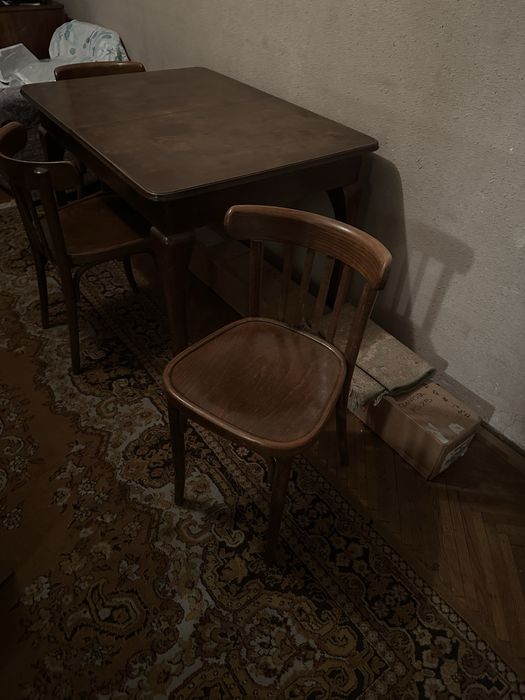 Masă extensibilă din lemn masiv + 4 scaune