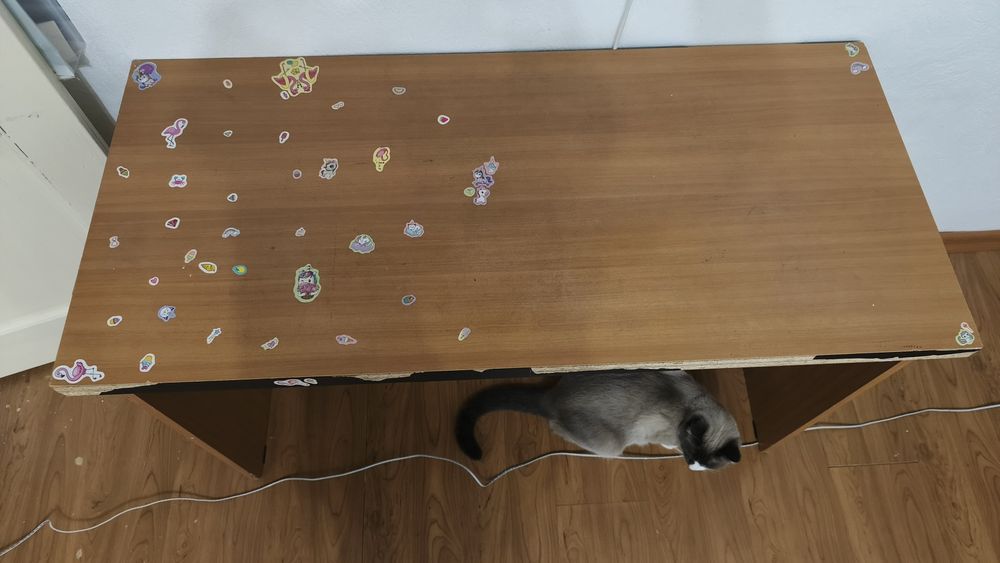 Продам стол 3000 тнг