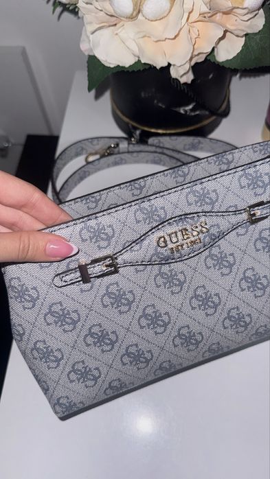 Guess Чанта.