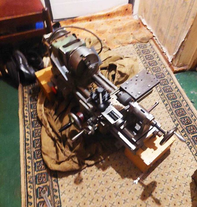 Продам токарный станок с столиком для фрезерной насадки