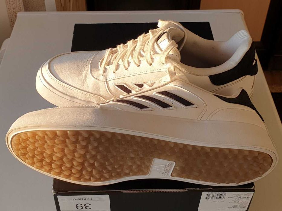 Продам водонепроницаемые кроссовки Adidas (оригинал 100%)
