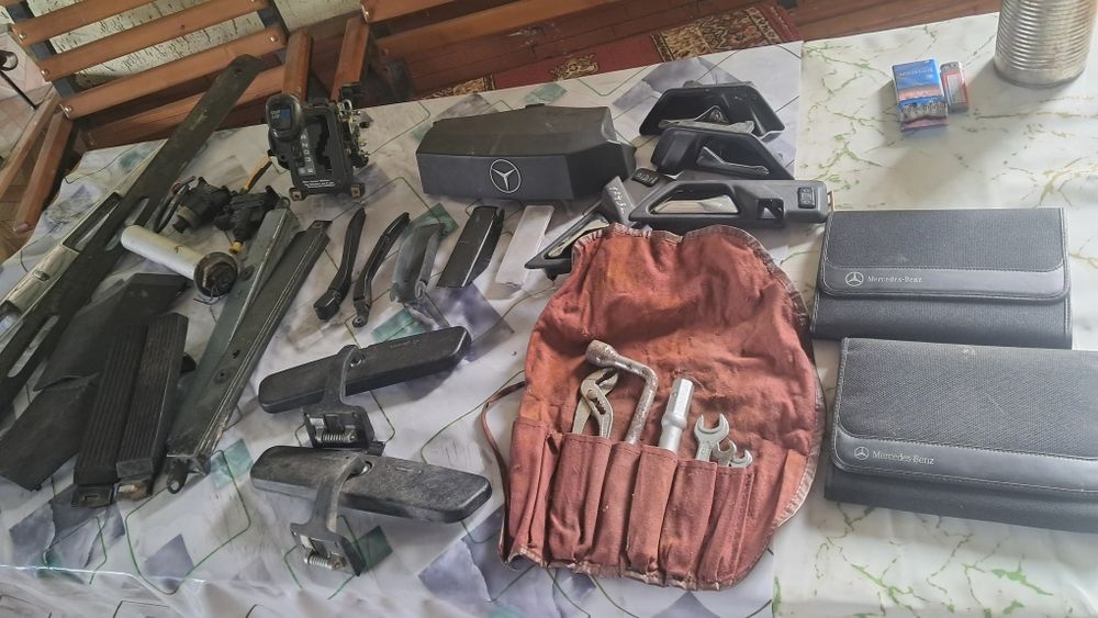 Мерс.124 Консольи салона.