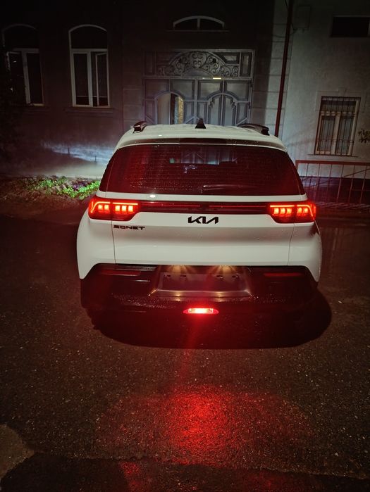 Kia sonet luxe Black edition 2- pozitsiya