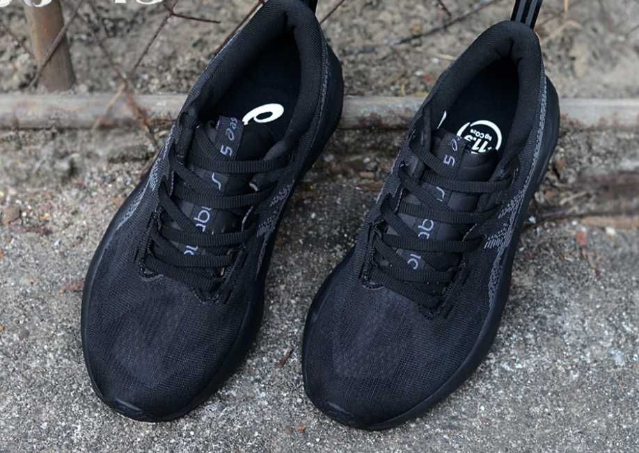 Продавам нови мъжки маратонки с кутия ASICS Novablast 5 Black/Carrier Grey