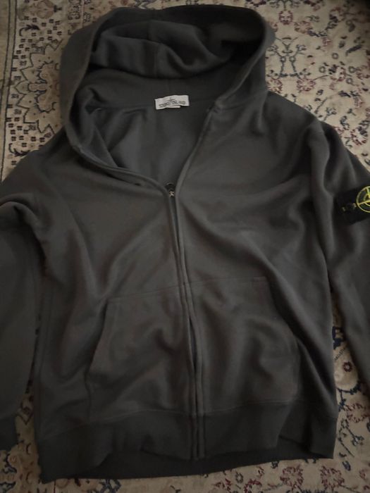Серая зипка stone island М размера