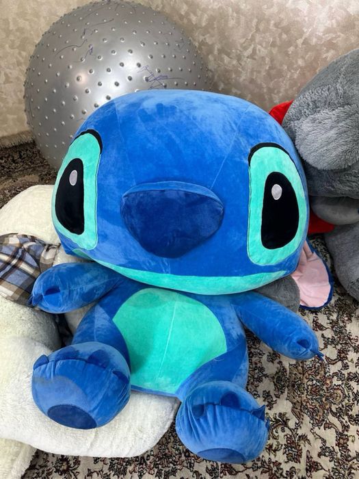Stitch va trendagi uxlayotgan stitch