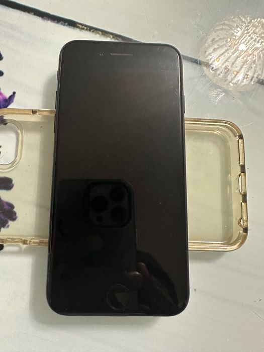 Продавам iPhone 7, 128gb