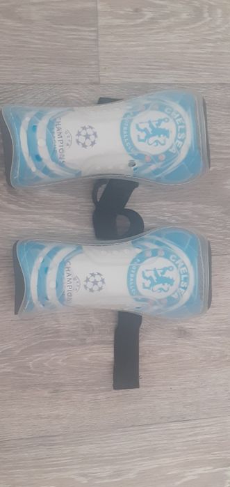 Щитки для футбола.