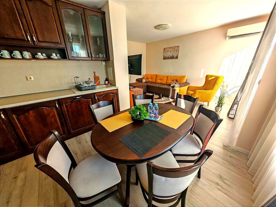 Дава се под наем Двустаен апартамент в Бургас, Център - 65 кв.м за 698.19 € - Снимка #2