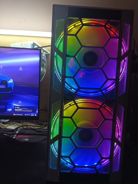 Продавам геймърски компютър .