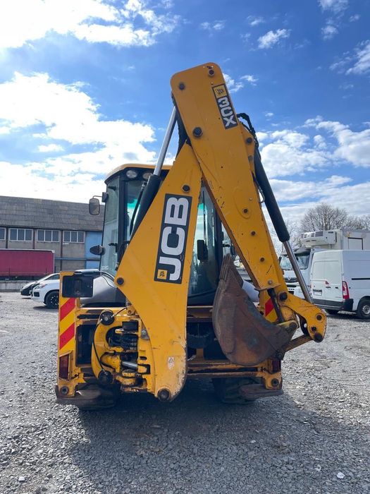 Трактор Экскаватор JCB