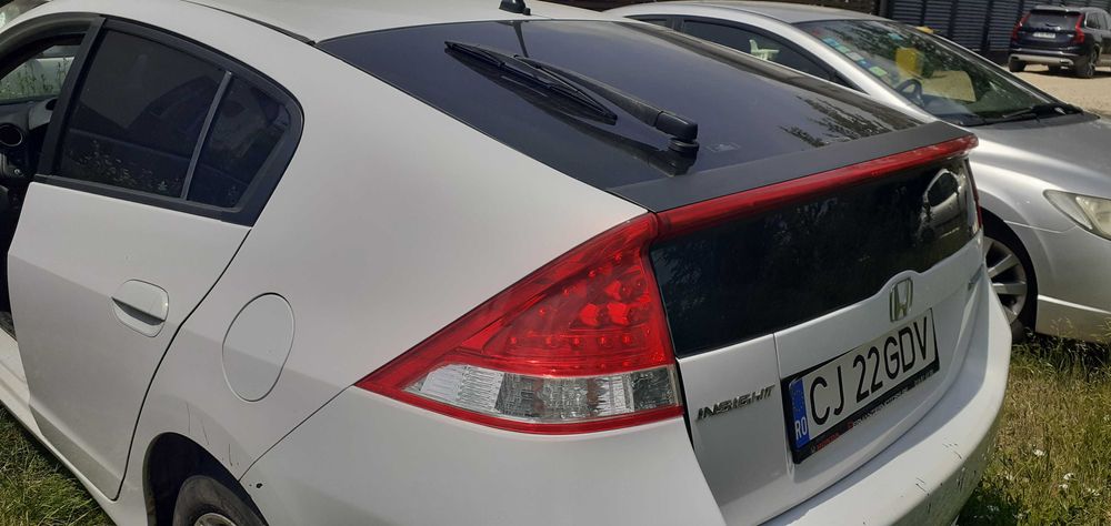 Auto Honda Insight hybrid automata consum 5% bolt uber ride-sharing