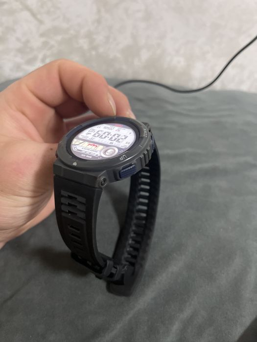 Продам смарт часы Amazfit active edge
