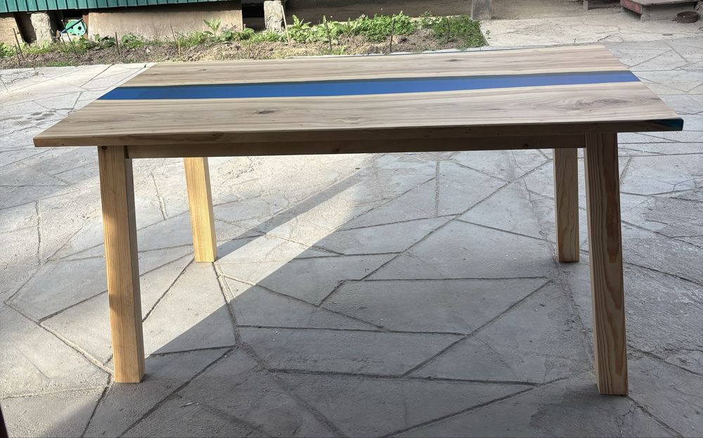 Стол из эпоксидной смолы