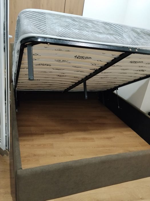 Кровать двуспальная