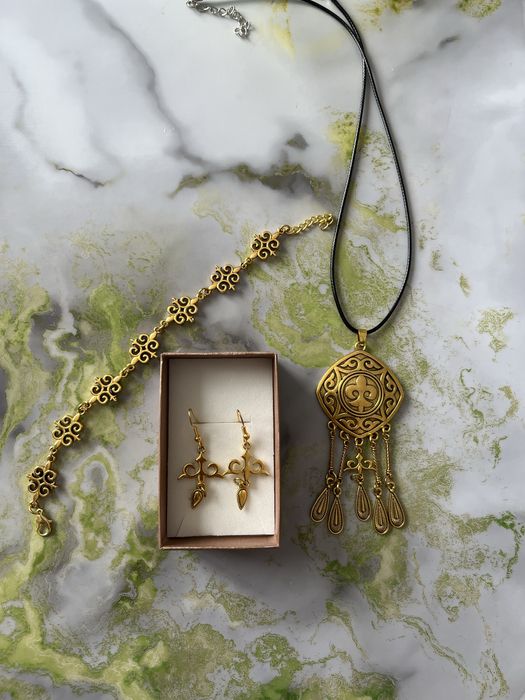 Национальные украшения !