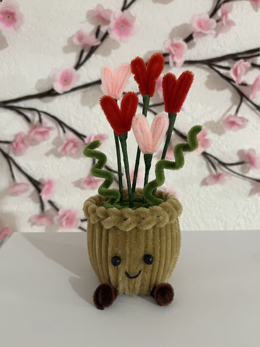 Aranjament floral din sarma plusata