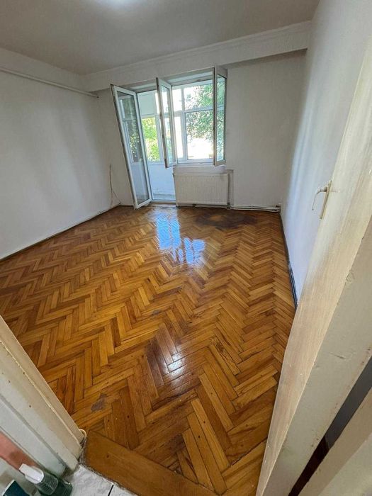 Inchiriez apartament pe botizului 200 euro