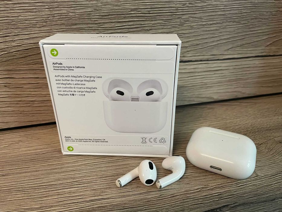 Casti  model Airpods 3  MagSafe Charging Case