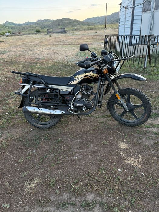 Продам мотоцикл сузики куб 200