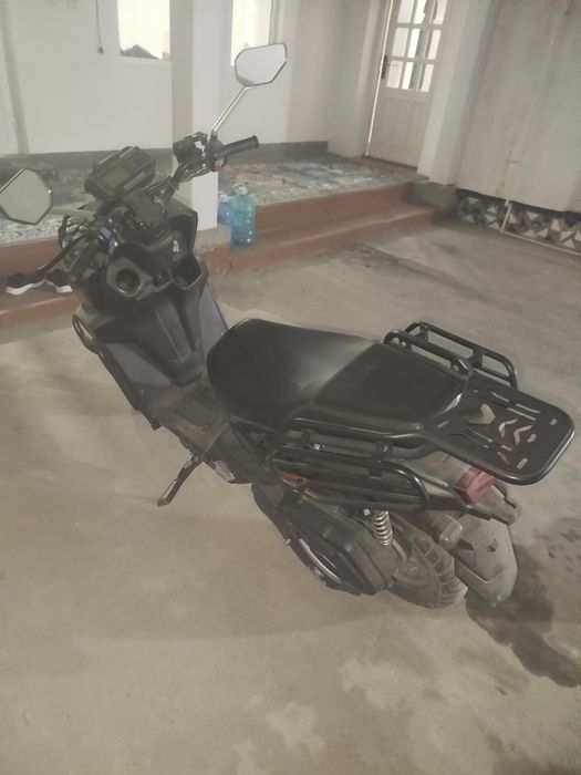 Tank skutr srochni sotiladi