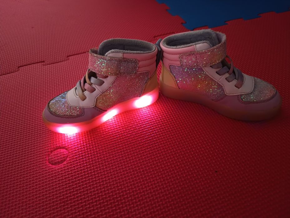 Adidași fete cu lumini