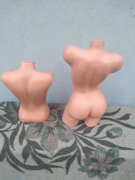 Женски манекени торове ,два броя .