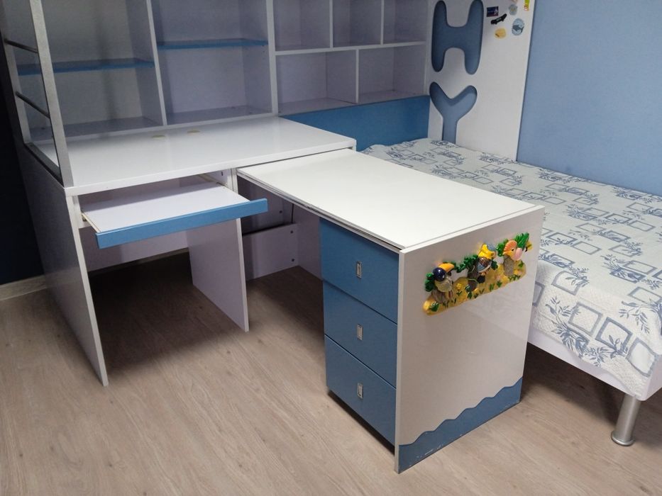 Обзавеждане за детска стая - легла, библиотека, вград. бюро, гардероб