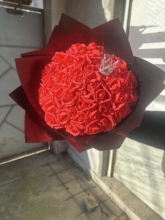 Уникален букет от червени рози