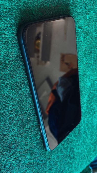 Продавам iphone 11 използван много малко време в много добро състояние