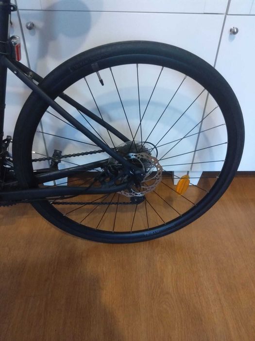 Bicicleta TRIBAN RC500 Flat Bar - marimea M - Culoare Gri Carbon - Furca Carbon - Cadru aluminiu
