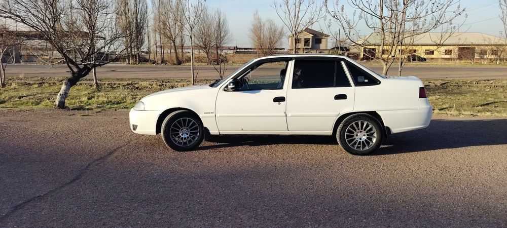 Nexia 2 sotiladi 2105