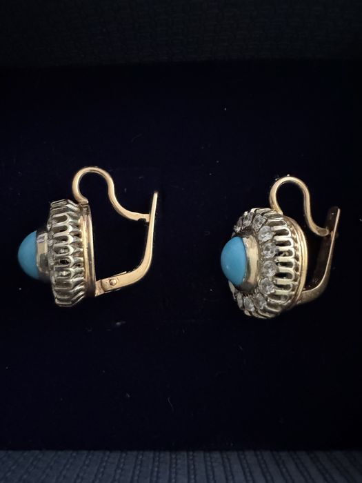 Продам золотые серьги