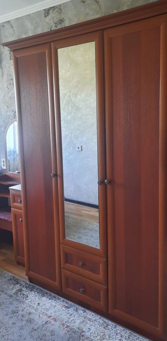 Продам спальный гарнитур