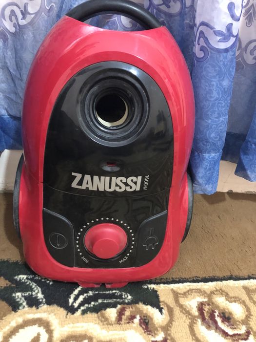 Пылесос  ZANUSSI 1600w.