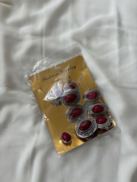 Украшения в национальном стиле