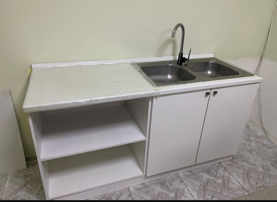 Кухня длиной 163см с двойной мойкой и со качественным сместителем