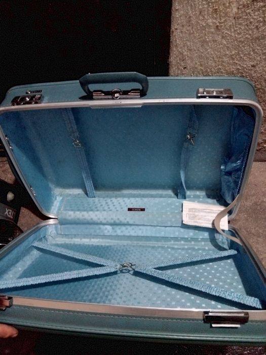 Куфари и сакове от 30 до 40 лв различни модели