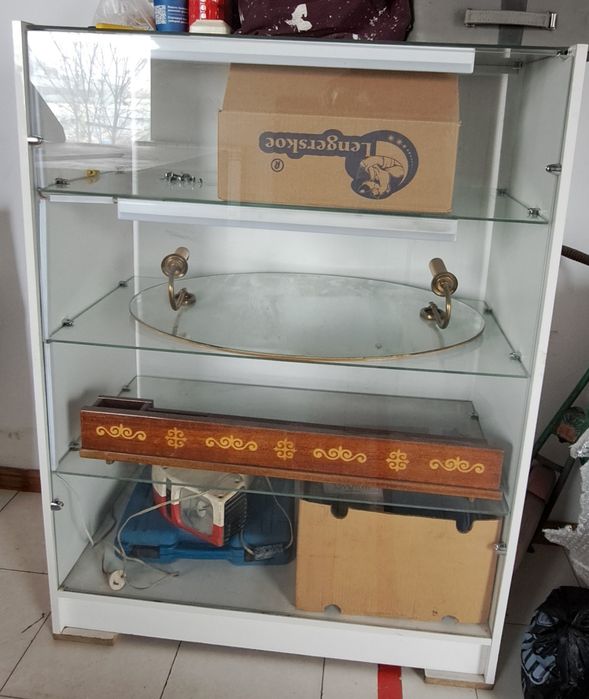 Шкаф, полочка стеклянная