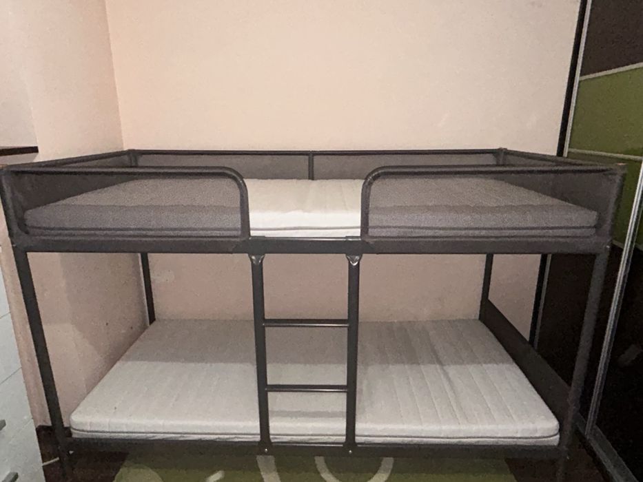 Метално двуетажно легло с 2 броя матраци